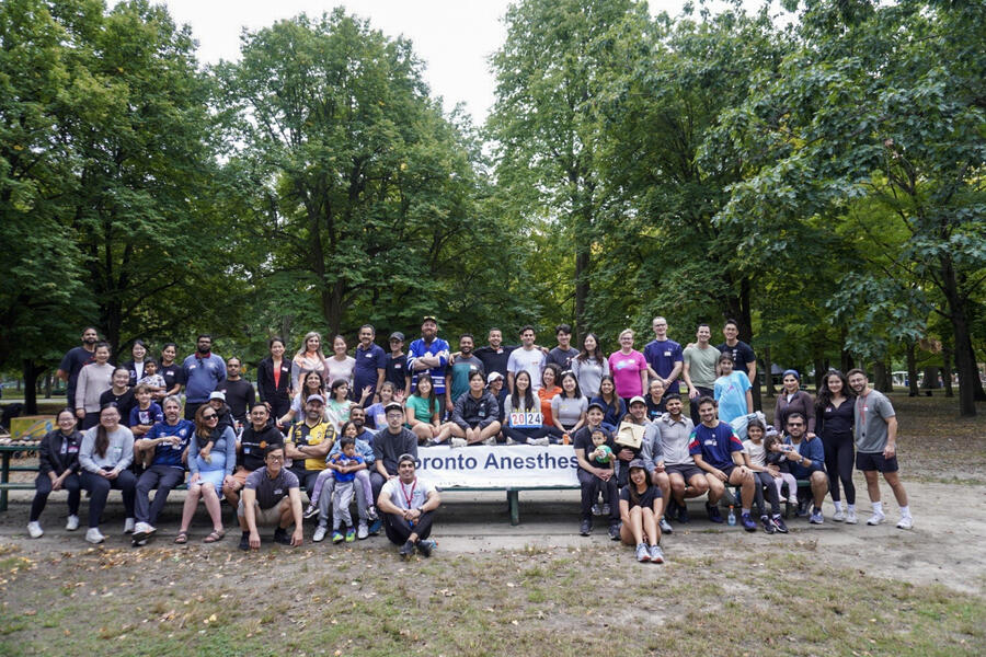 A group of participants of Toronto Anesthesia Sports Day pose for a picture in a park