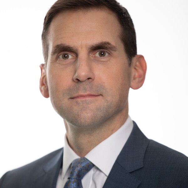 photo of Dr. Tobias Everett in a suit